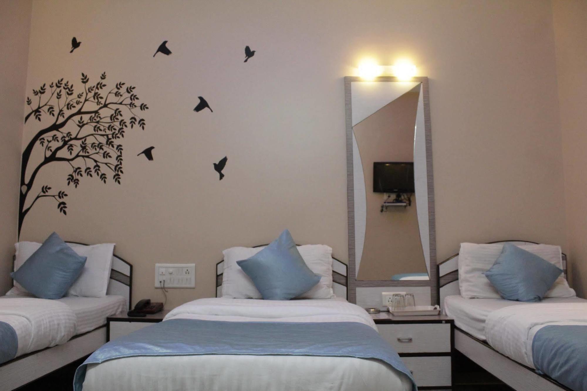 Hotel Broadway Colaba Mumbai Luaran gambar